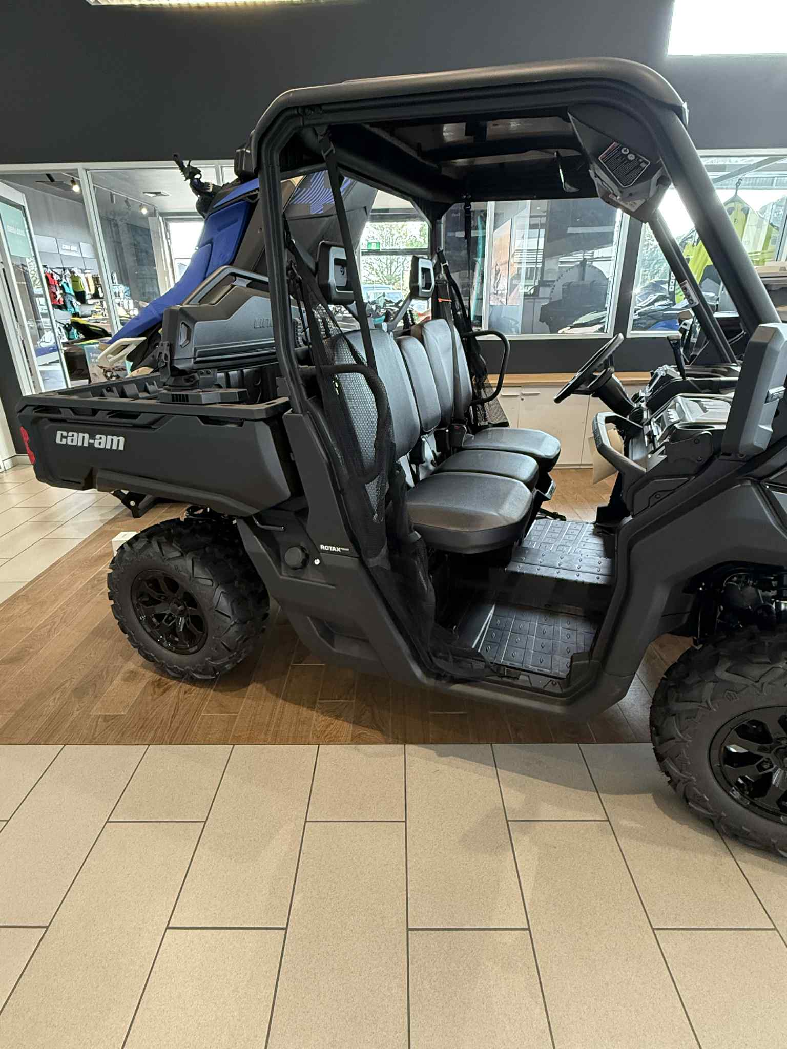 2025  Defender XU HD9 - 5